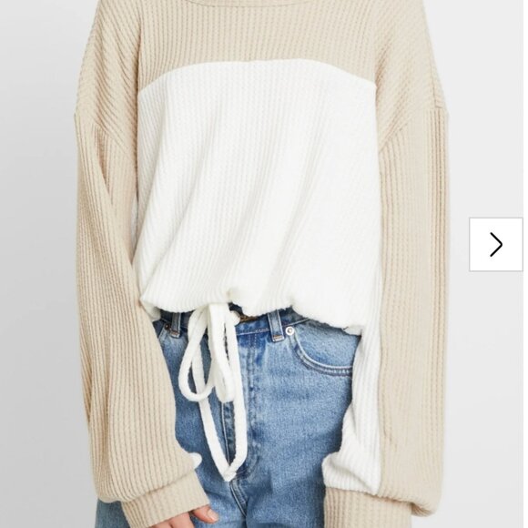 Women's Hollister Sweater. Size Medium. Adjustable Crop. - Picture 2 of 7